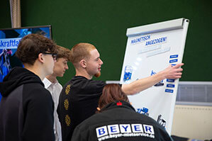 Magnet Quiz am BEYER Infostand auf Orientierungsmesse in BBS Wissen